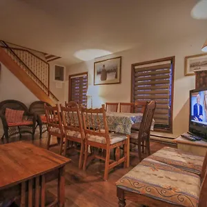  Hébergement de vacances Maison Intéressante Canada